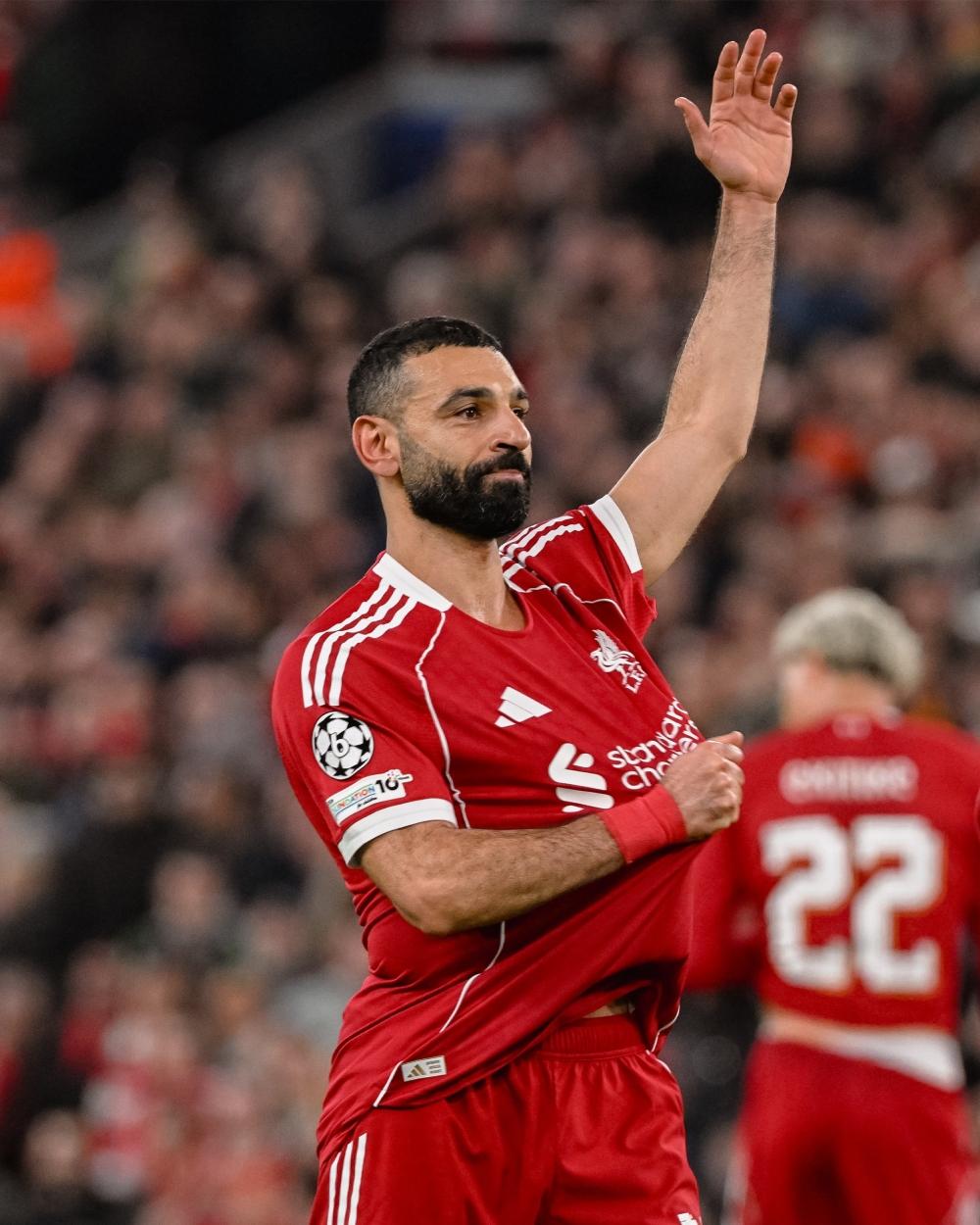 ليفربول يحقق فوزًا دراميًا على إيفرتون بنتيجة 2-1 في الدوري الإنجليزي الممتاز