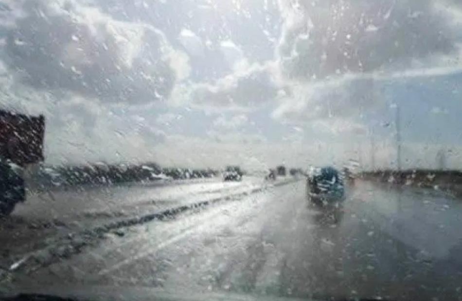 أمطار رعدية غزيرة وبَرَد يضربان شمال البلاد وتحذيرات من تجدد الحالة حتى نهاية اليوم.