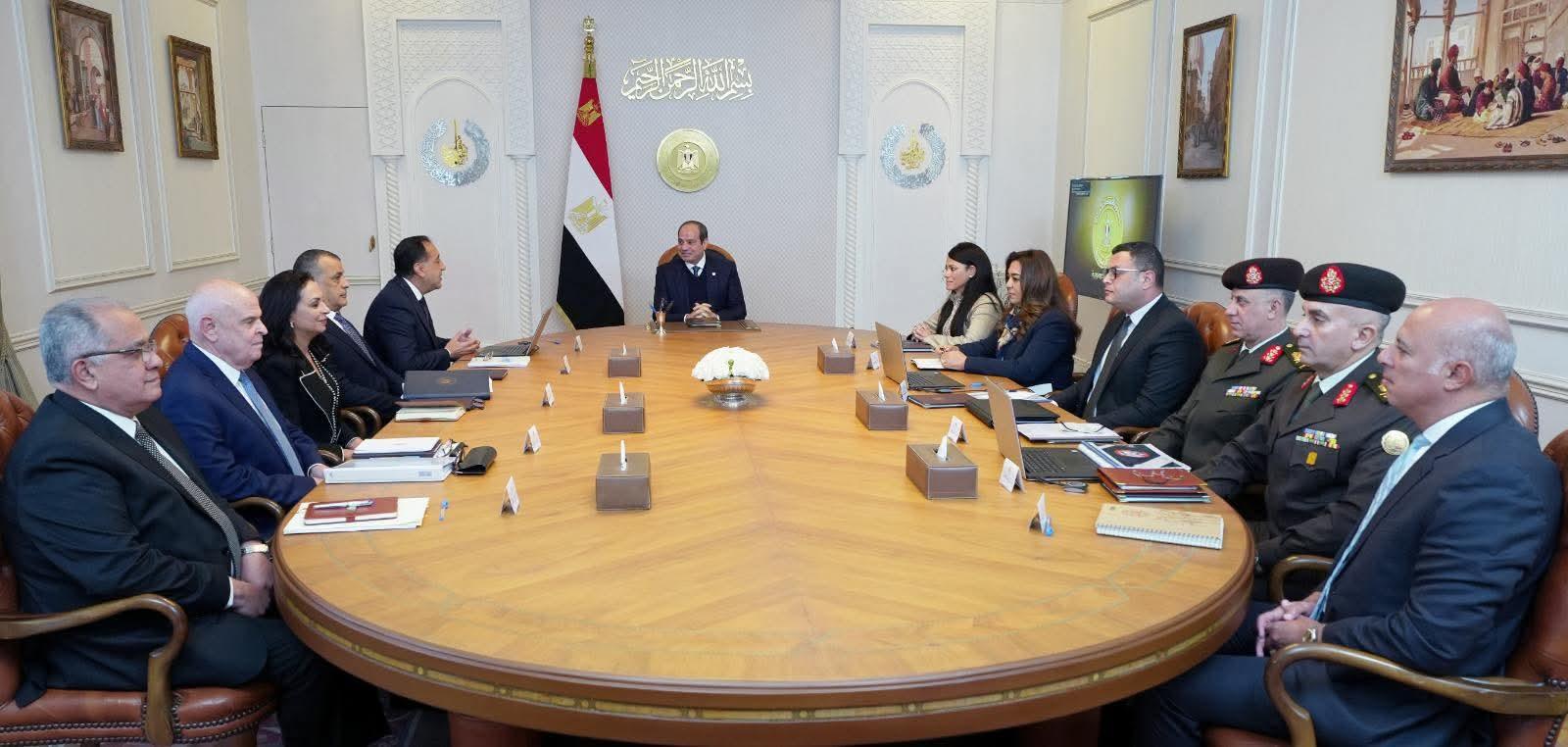 الرئيس عبد الفتاح السيسي،تجتمع الدكتور مصطفى مدبولي رئيس مجلس الوزراء،لمتابع مُستجدات الموقف التنفيذي للمرحلة الأولى من المشروع القومي لتطوير