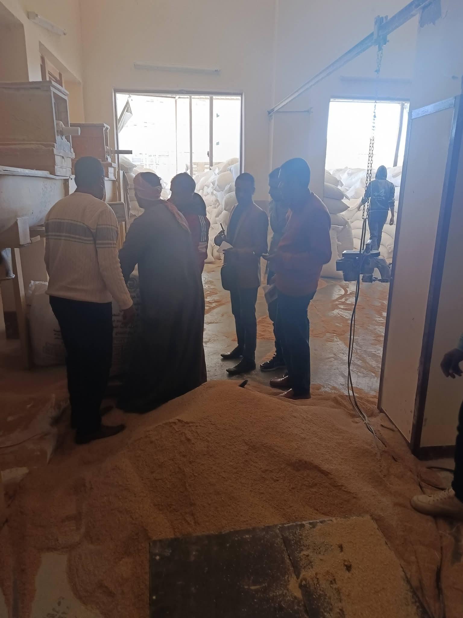 ضمن جولاته للتفقديه القط في حمله تفتيشه ورقابيه بمطاحن قوص