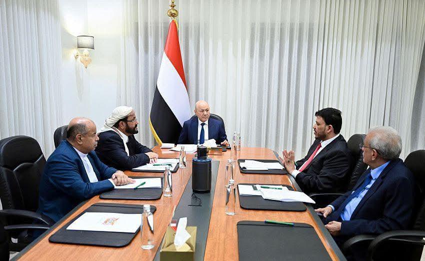 مجلس القيادة الرئاسي يناقش تداعيات التصعيد الإقليمي ويتخذ عددا من الإجراءات لردع التهديد