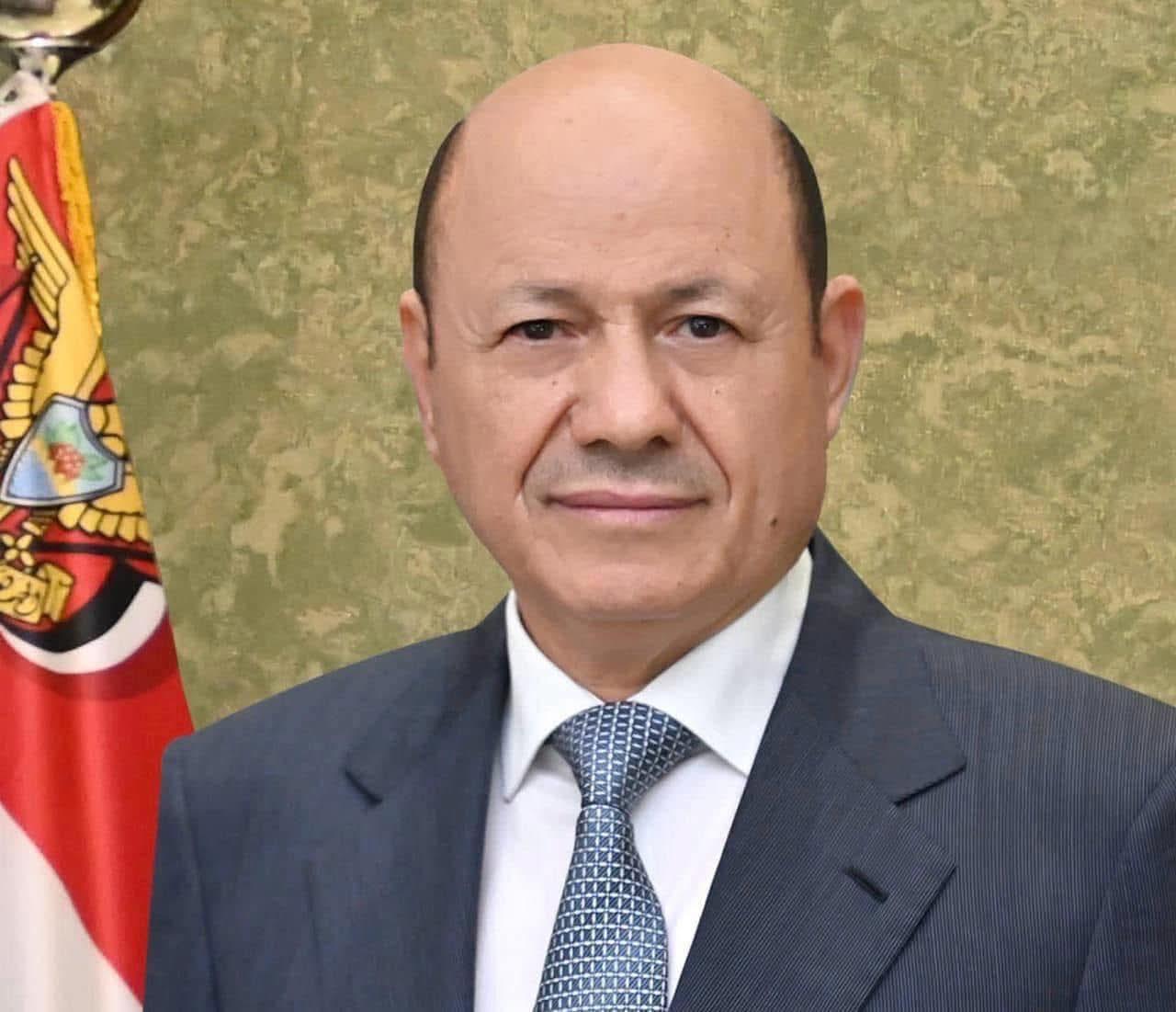 رئيس مجلس القيادة يطلع من عضو المجلس طارق صالح على آثار المنخفض الجوي في المديريات الغربية
