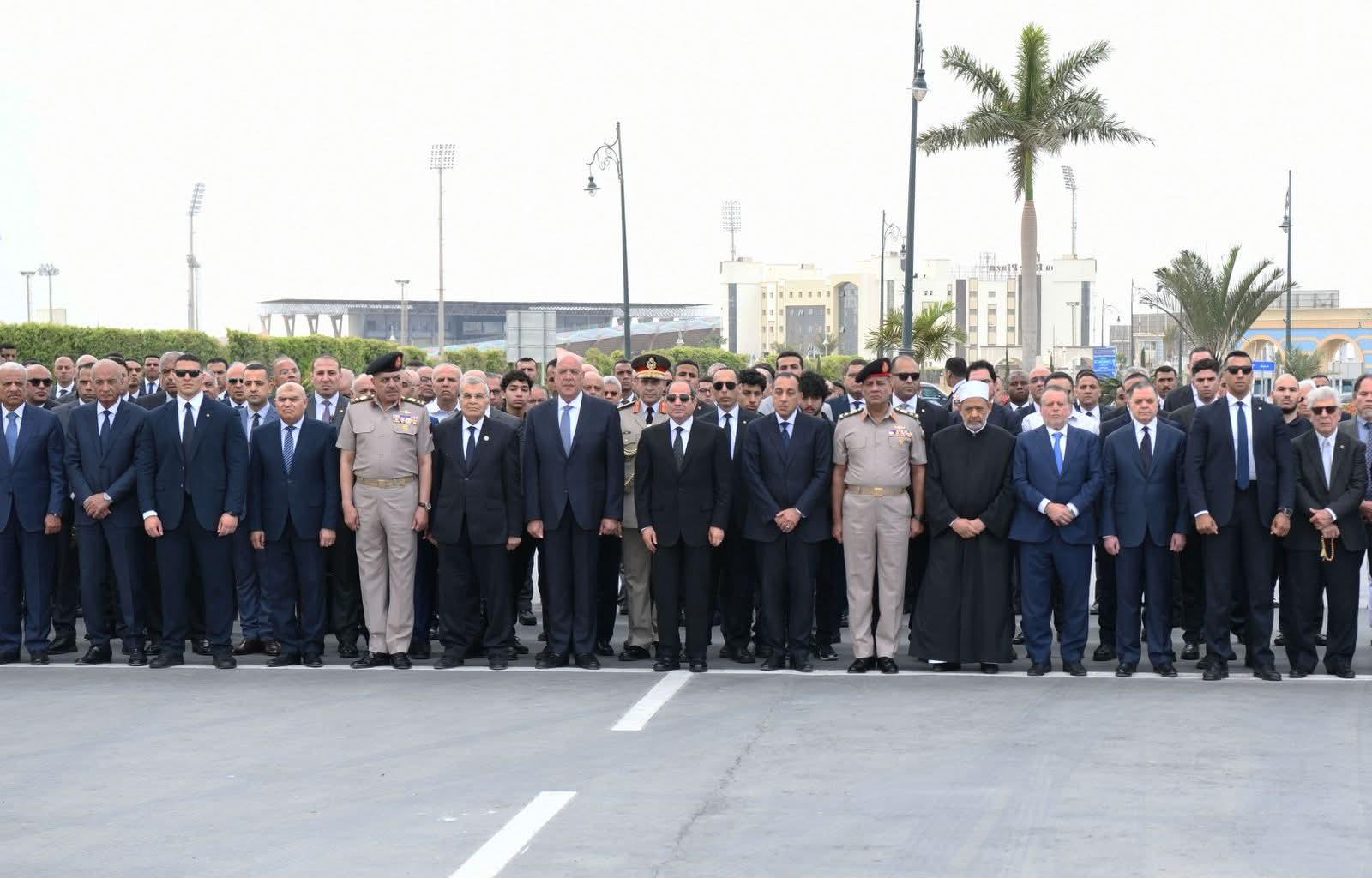 الرئيس السيسي يتقدم مشيعي جنازة اللواء كمال مدبولي والد الدكتور مصطفى مدبولي رئيس الوزراء بمسجد المشير طنطاوي