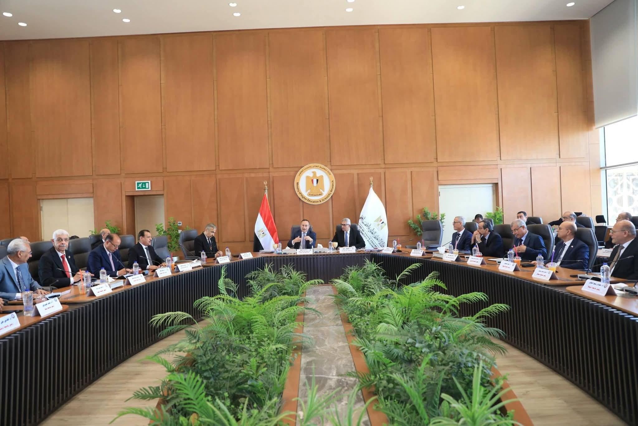 الدكتور المنشاوي يشارك اجتماع المجلس الأعلى للجامعات برئاسة وزير التعليم العالي بالعاصمة الإدارية الجديدة