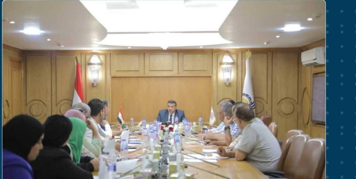 محافظ قنا يشيد ببرنامج التنمية المحلية ويؤكد تسريع التحول الرقمي وتحسين الخدمات