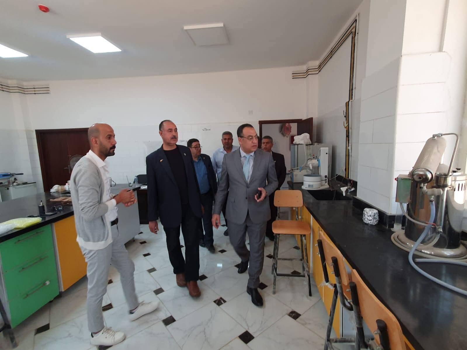 رئيس جامعة العريش يفاجئ الكليات بجولة ميدانية موسعة لمتابعة الاستعدادات النهائية للاختبارات الشفوية
