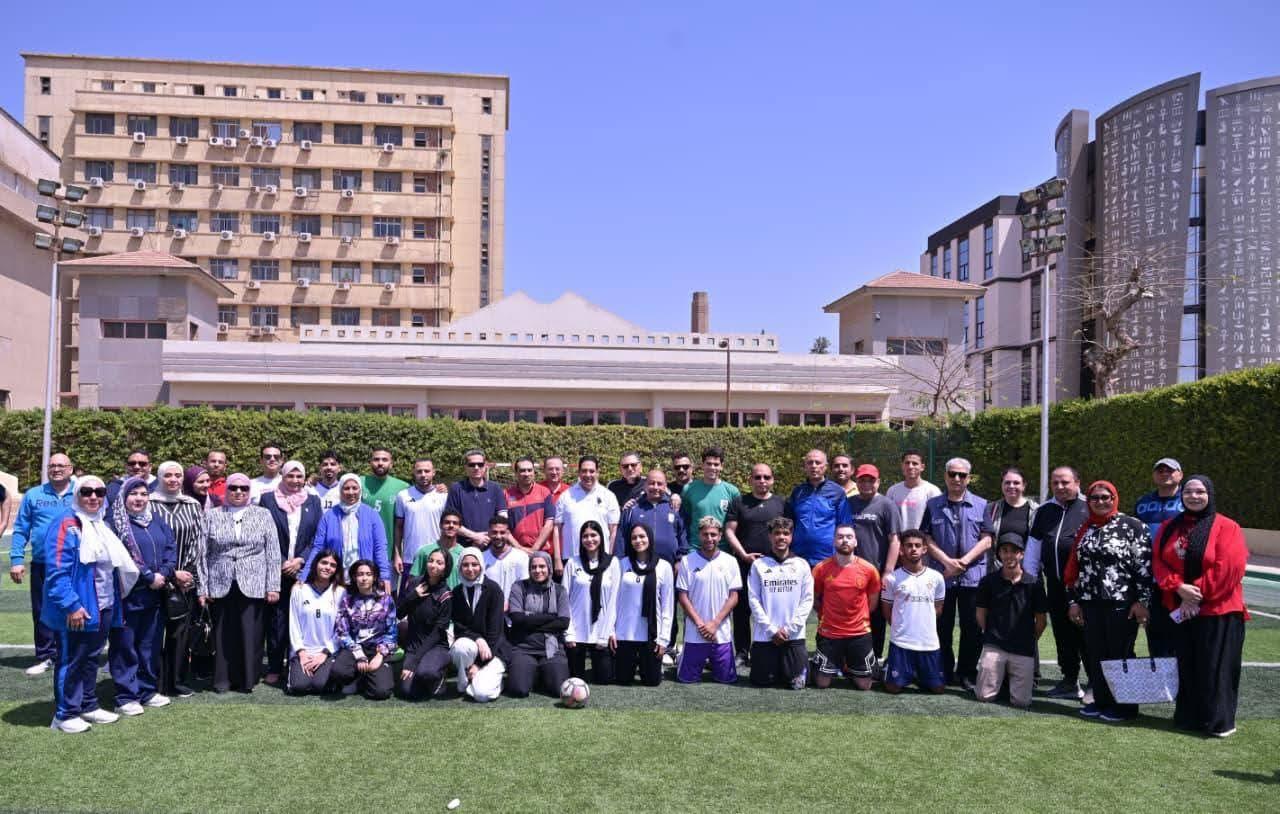 تحت شعار "معًا على طريق النجاح" .. جامعة القاهرة تنظم يومًا رياضيًا متكاملًا بمشاركة واسعة من قياداتها ومنتسبيها