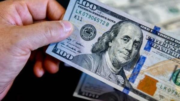 تراجع جديد في سعر الدولار خلال تعاملات اليوم وسط قفزات الذهب