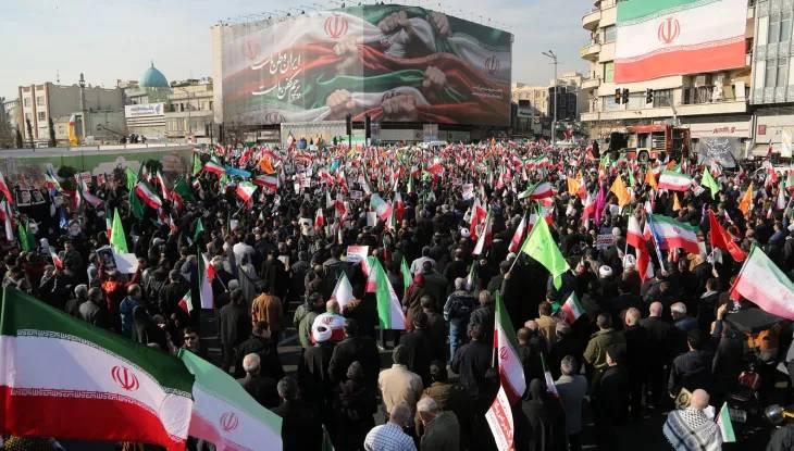 الحكومة اللبنانية تعلن حظر أنشطة حزب الله العسكرية والأمنية وإلزامه بتسليم السلاح